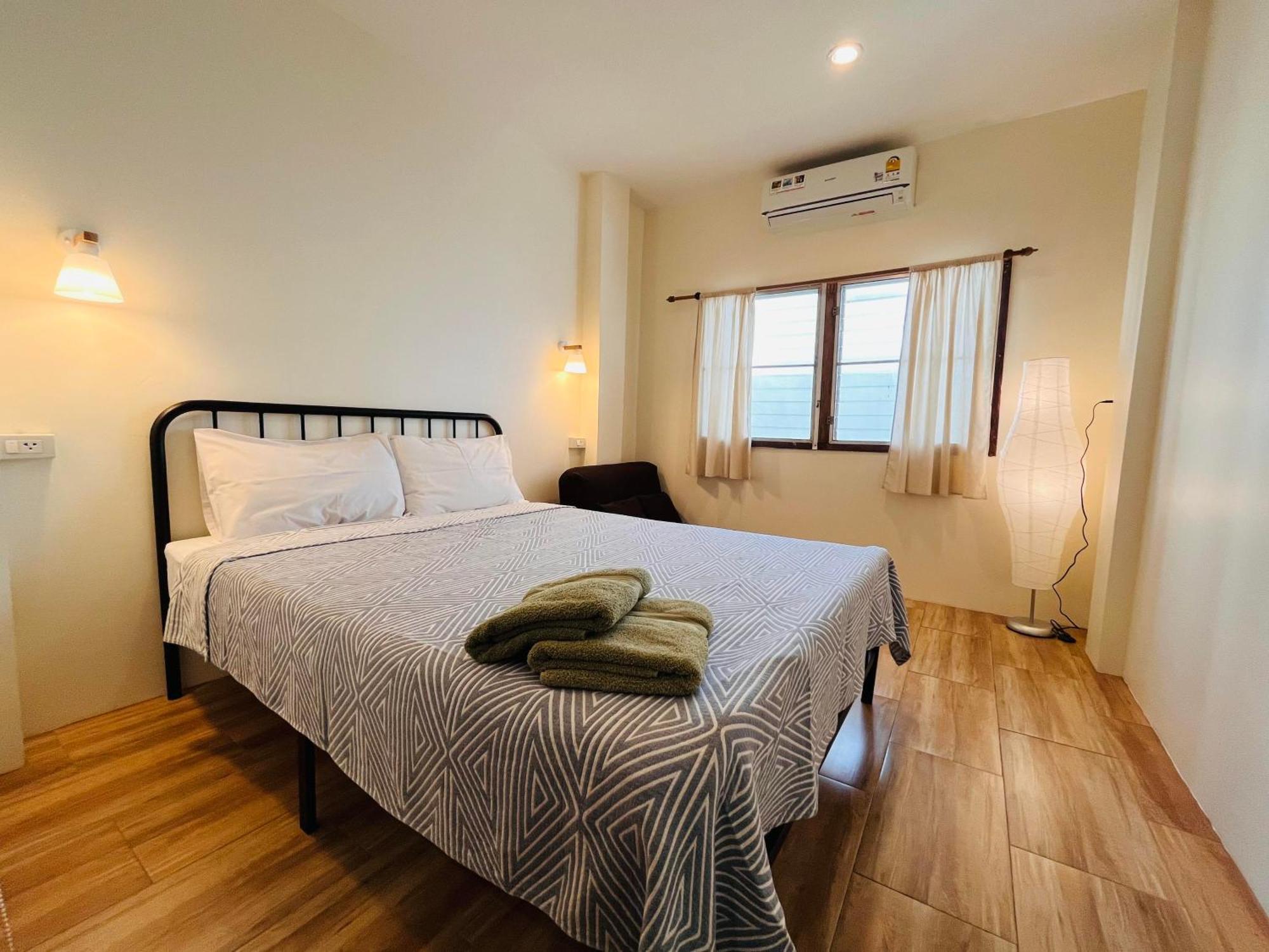 Hostel Number 4 Old Town Chiang Mai Zewnętrze zdjęcie