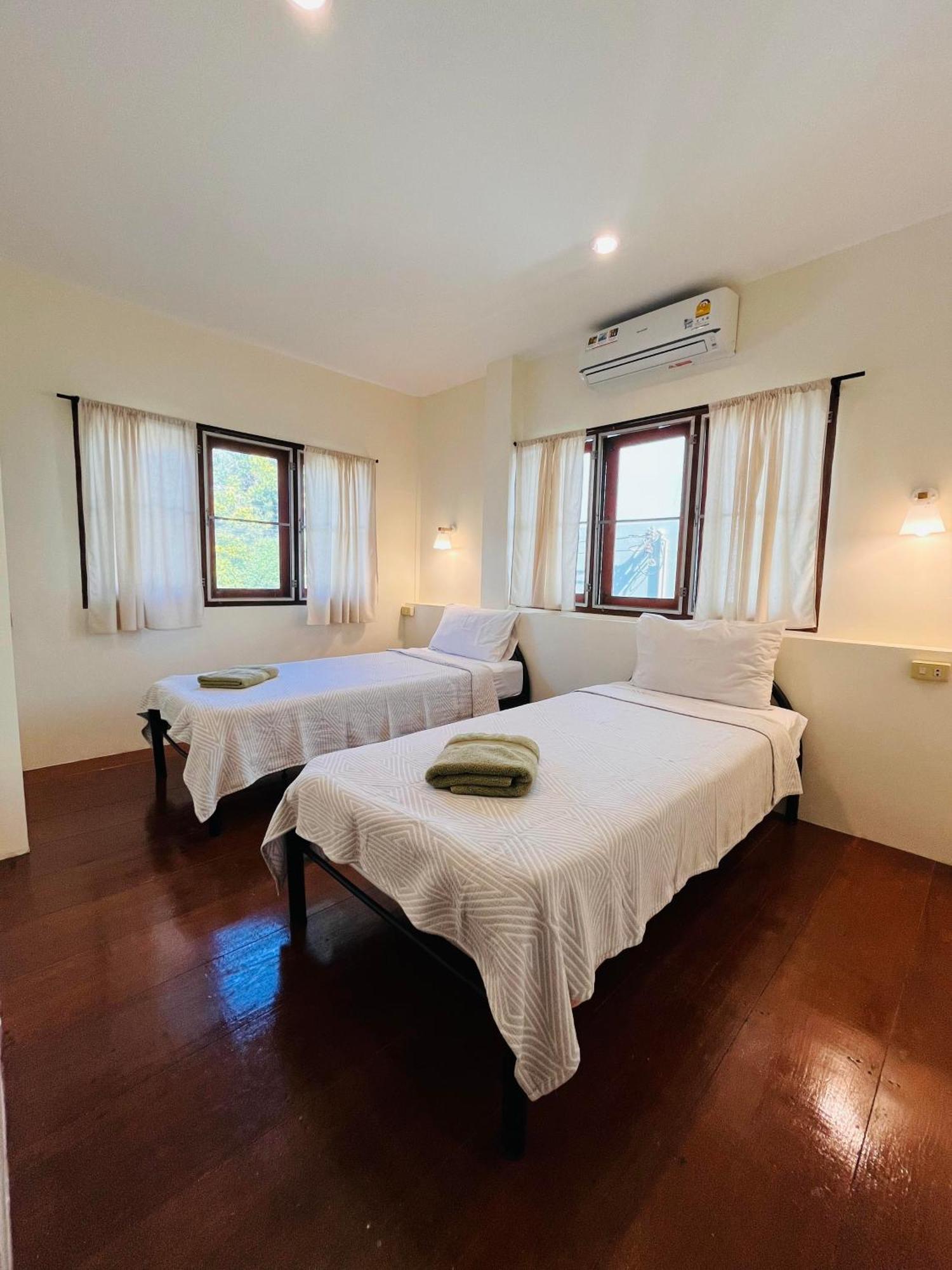 Hostel Number 4 Old Town Chiang Mai Zewnętrze zdjęcie
