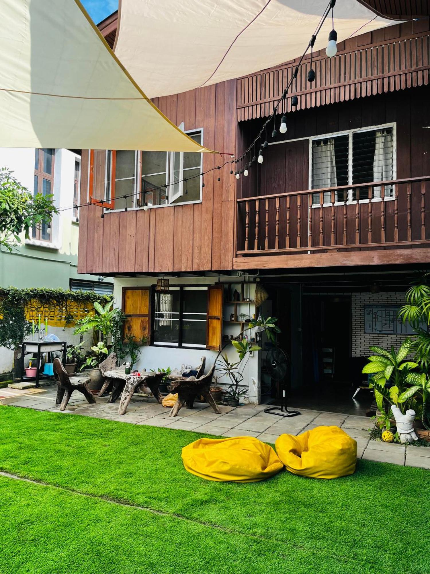 Hostel Number 4 Old Town Chiang Mai Zewnętrze zdjęcie